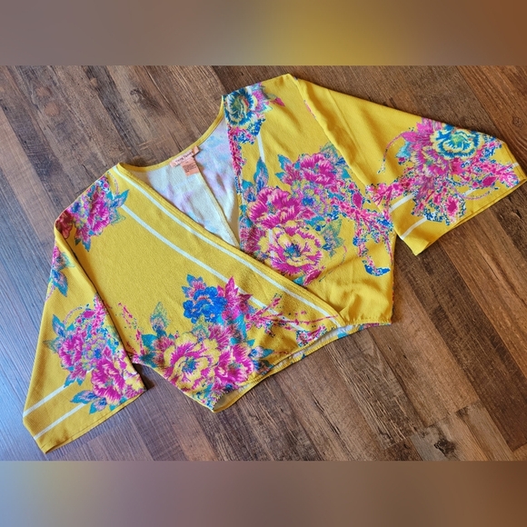 Flying Tomato Anthropologie Pink & Blue Floral Yellow V-neck Cropped Blouse - Picture 1 of 3